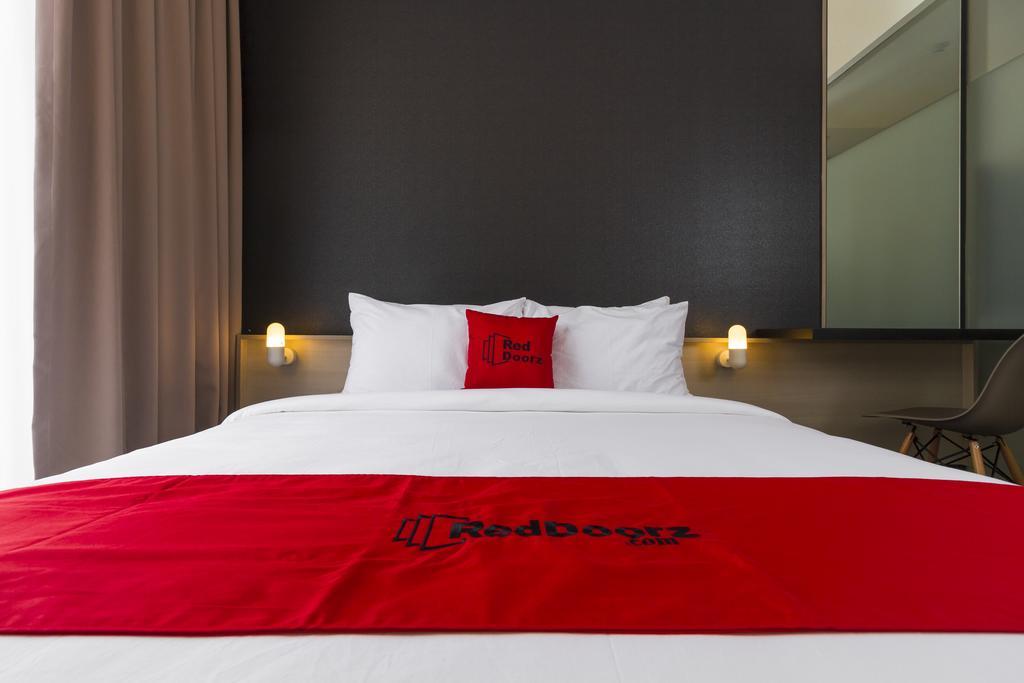 Reddoorz Plus Near Perbanas Jakarta Eksteriør billede